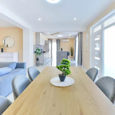 House Diana Apartamento Posedarje
