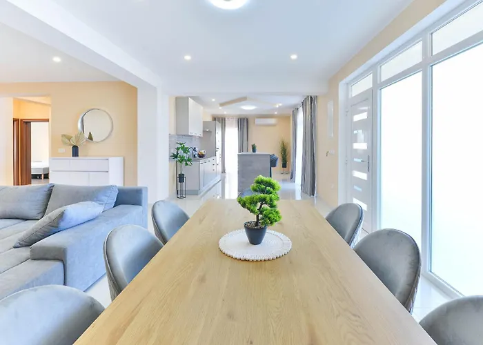 House Diana Apartment Posedarje